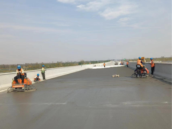 盐洛高速公路宿泗段洪泽湖滞洪区特大桥桥面铺装完成|高速公路_新浪