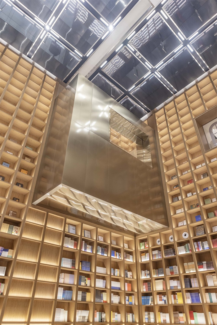 二楼中庭“黄金屋”