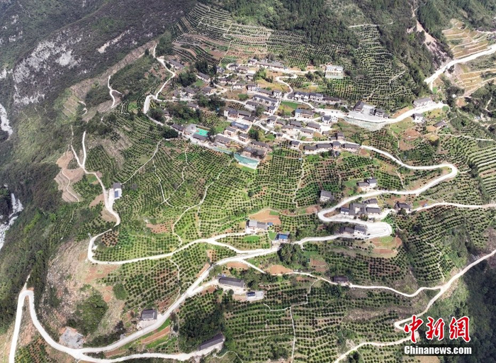 航拍重庆市巫山县下庄村天路|航拍|重庆市_新浪新闻