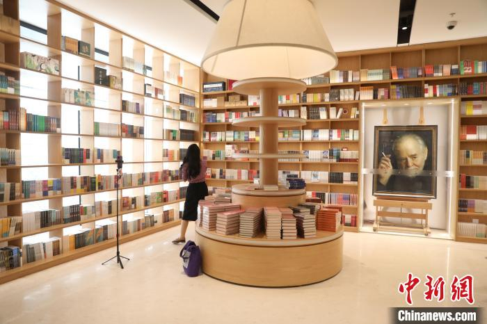 上海书城焕新归来 "以书为城"点亮灯火|上海书城|读者|上海市_新浪