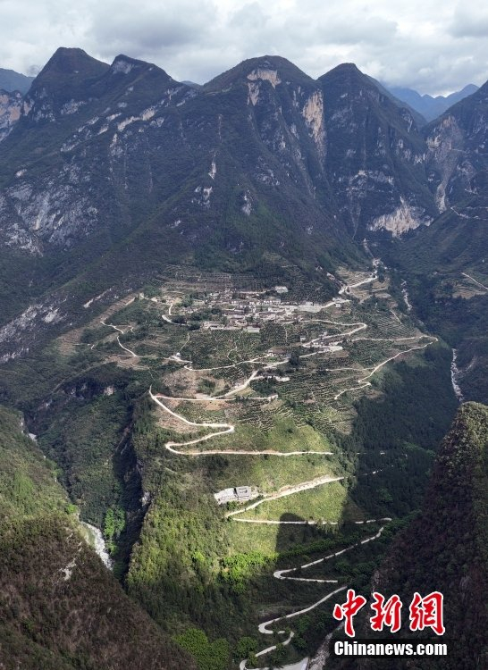 航拍重庆市巫山县下庄村天路|航拍|重庆市_新浪新闻