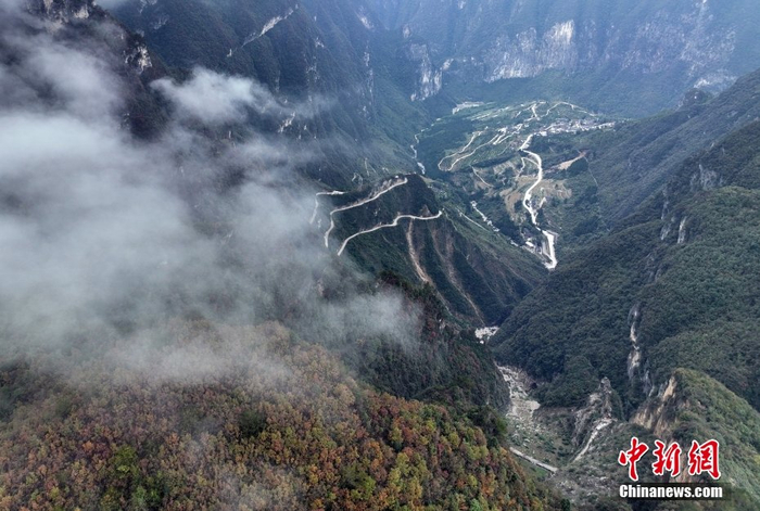 航拍重庆市巫山县下庄村天路|航拍|重庆市_新浪新闻