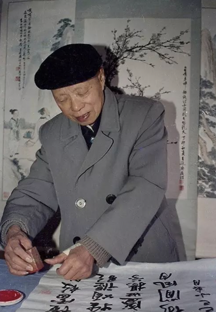 正在创作的王退斋