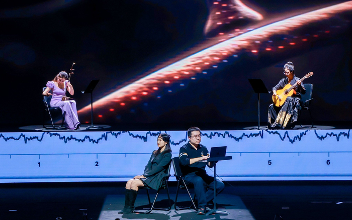 作品《观己 II :如心》中，作曲家现场与听众建立情感连接进行再创作。图/中央音乐学院