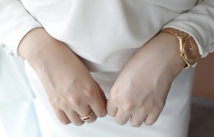 这支院线级防晒霜划线价258元，现在折后只要188元，范主推荐和水光面霜一起买，早P晚R防晒修护套组实用方便。划线价877元，双11期间599元就能搞定，划算极了~