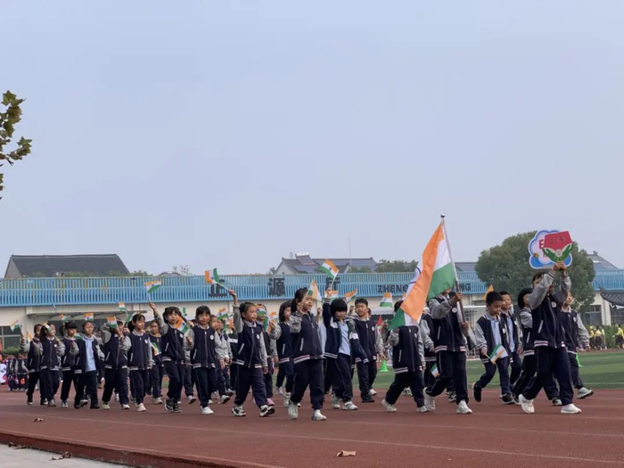 学校发布的活动现场图