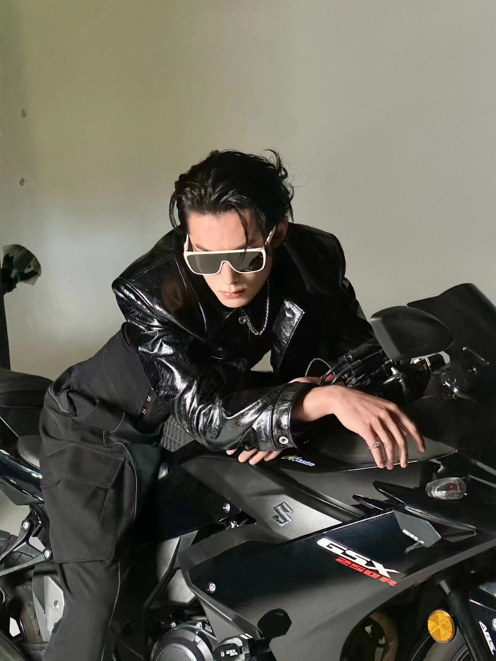 哥你这个皮衣机甲风是真帅啊 有一种东方员外穿越到现代……|员外