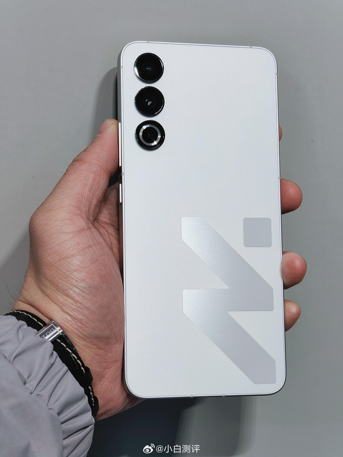 斯柯达柯米克1.5L手动标准版 性价比怎么样 特斯拉Model Y标准版有哪些变化