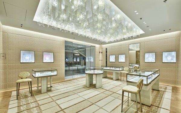 迪奥上海恒隆旗舰店焕新启幕|迪奥|上海市_新浪新闻