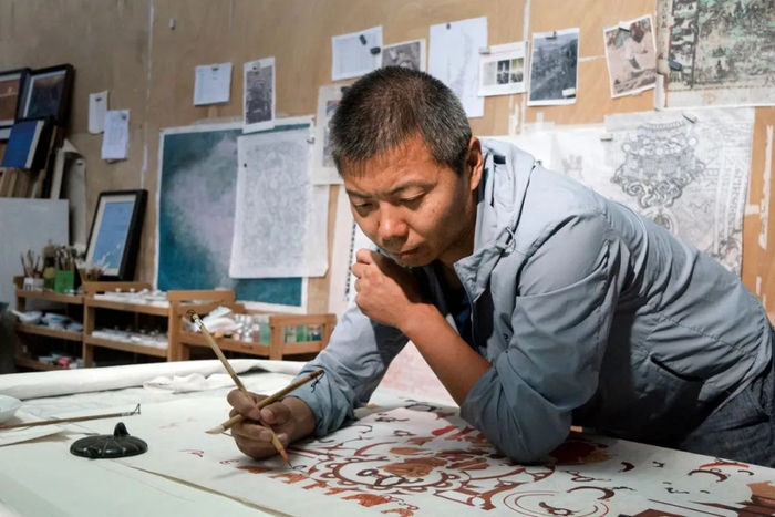 在壁画修复、美术临摹和文化弘扬上，敦煌的中生代守护者们在继承中寻求创新。（图/由被访者提供）