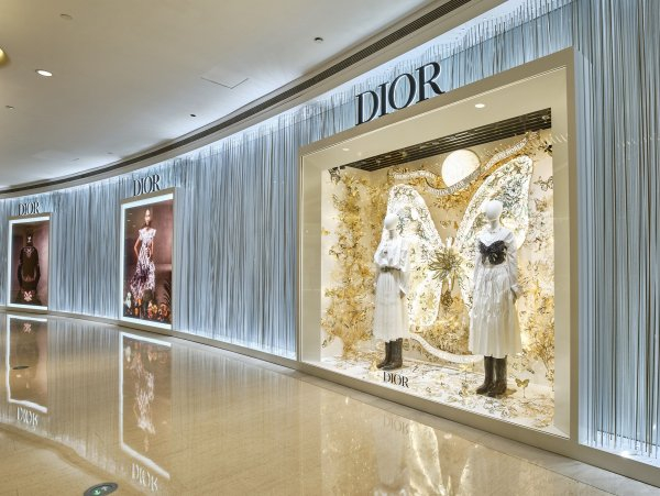 迪奥上海恒隆旗舰店焕新启幕|迪奥|上海市_新浪新闻
