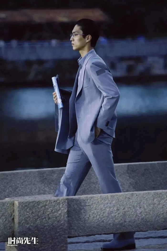 《黑客帝国》(the matrix)中 keanu reeves 的形象