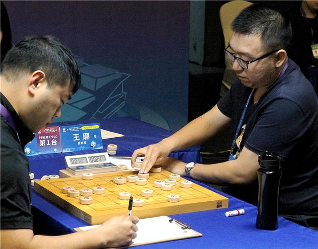 王廓出生于1994年,是土生土长的吉林人,2012年,王