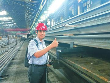 　　2018年7月，印度尼西亚客户在攀钢实地考察钢轨订单生产情况时由衷点赞。