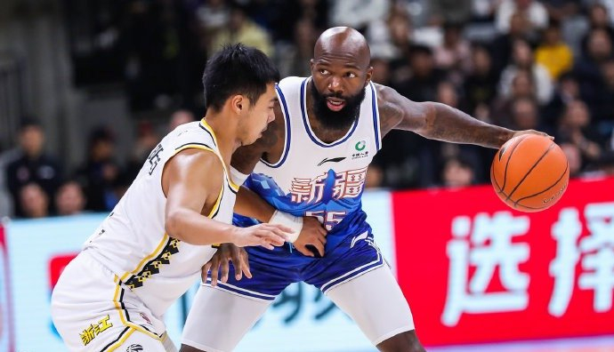 争冠大热门!新疆队豪华阵容全部到位,三笔超级交易改变cba格局