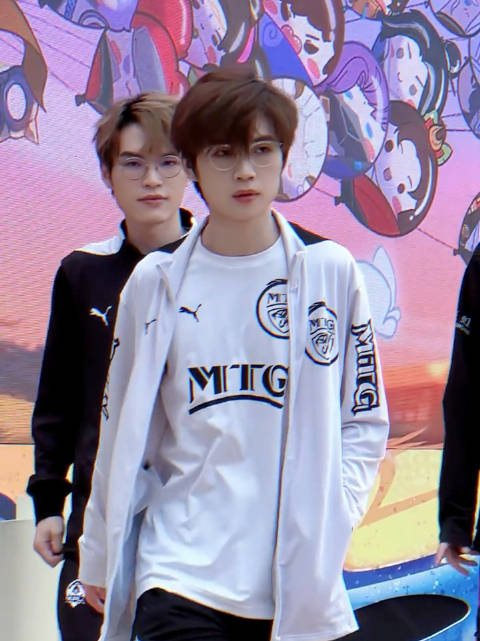 柠栀发了段抖音表示自己与久诚更像