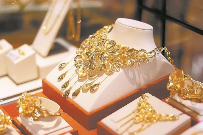 黄金专柜首饰（资料图） 胡彦 摄