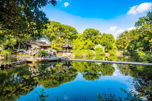江苏昆山有一座亭林园,曲水环抱,奇峰林立,名胜古迹遍布园中|江南