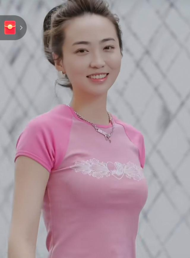 恒大歌舞团白珊珊出镜喊冤 但对许家印只字未提 网友