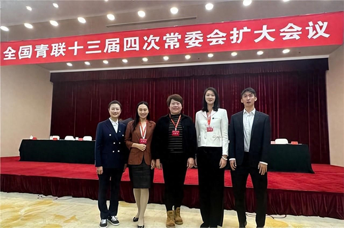 女排两任队长更新动态,朱婷为帅哥庆生,惠若琪忙做公益发挥余热