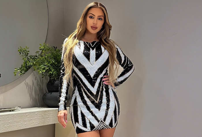 49岁拉尔萨近照与乔丹儿子过万圣节吓得花容失色身材火辣