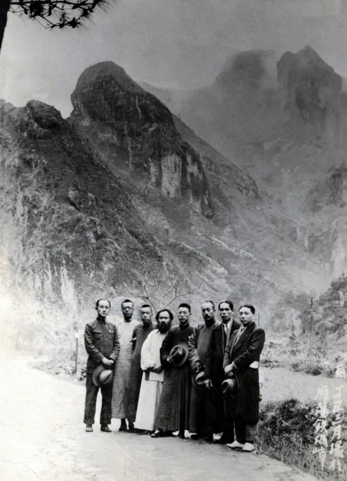 1937年，张大千、方介堪、于非闇、黄君壁、谢稚柳等同游雁荡