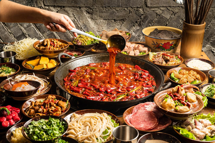冯校长老火锅荣获成渝餐饮行业标杆大奖,仅半年时间,如何杀出红海重围