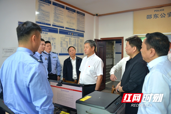 严华在邵东暗访调研禁毒和反电诈工作