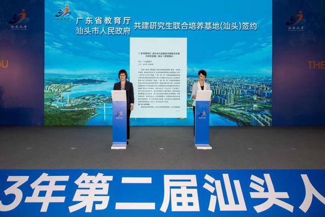 签约现场。陈史/摄