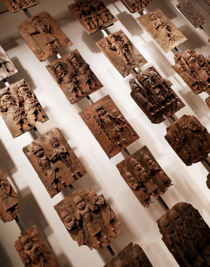 ▲ 图为非洲西部古贝宁王国被英军掠夺的多件青铜器，现存英国博物馆。