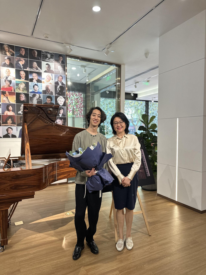 本文作者俞星与卡汀 Cateen的合影