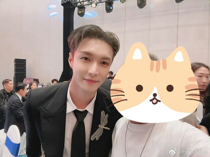 金鸡现场合影的张艺兴和内场高清视频9615|金鸡|张艺兴|周冬雨