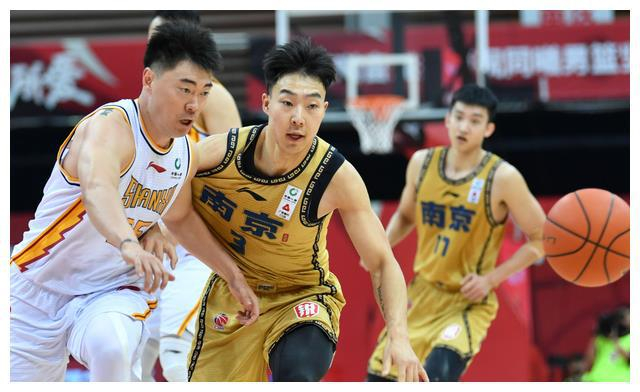 南京同曦逆袭夺胜,丁彦雨航复出,闵鹿蕾保守战术惊艳一战!