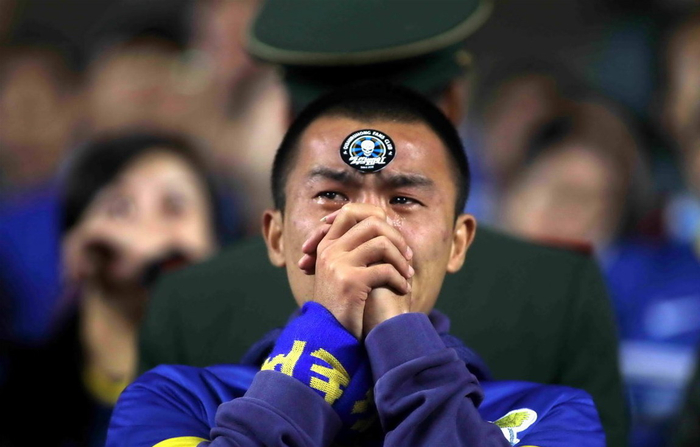 9年前今天大连阿尔滨中超降级美女球迷落泪当时场景你还记得吗