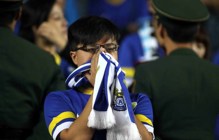 9年前今天大连阿尔滨中超降级美女球迷落泪当时场景你还记得吗