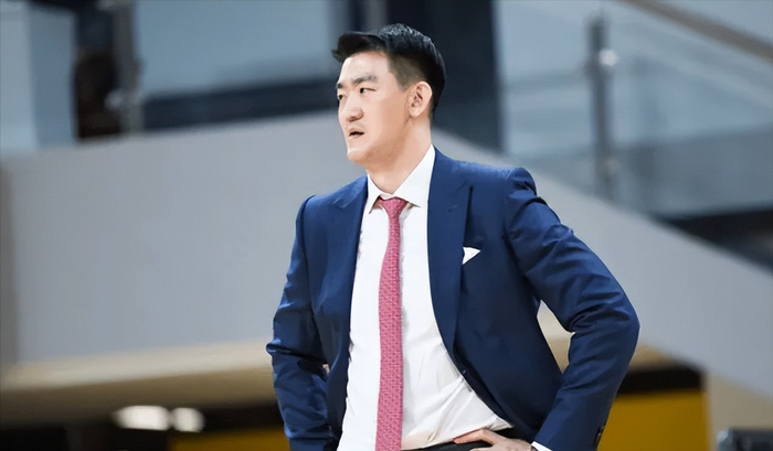 广厦100-98绝杀深圳,来看赛后王博,孙铭徽与郑永刚说了什么?