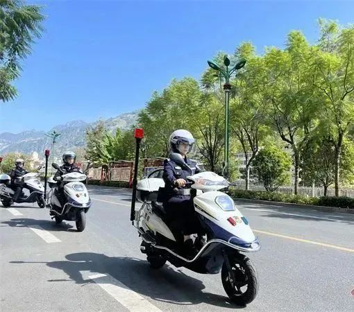 网格治疆看怒江|女警巡控组守护群众安全,让社区生活"警警"有条__财经