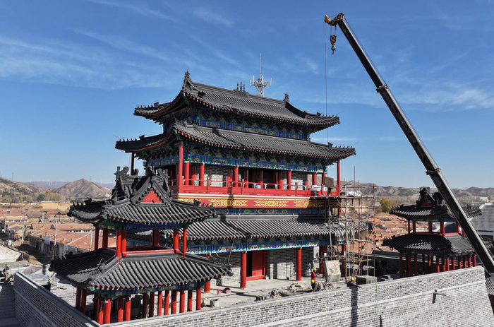 时事看点>正文>11月1日,工人在河北省张家口市万全右卫城长城国家文化