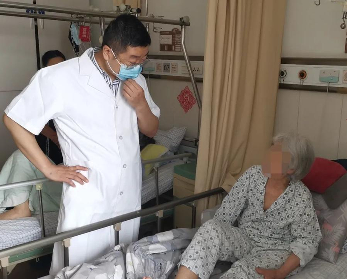 名家预约丨青大附院骨伤关节病专家张海宁教授将来日照!