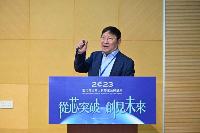 彭练矛和另一位中国科学院院士——来自中国科学院半导体研究所的研究