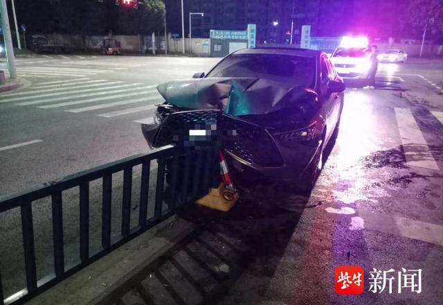 车失灵撞到了护栏怎么处理