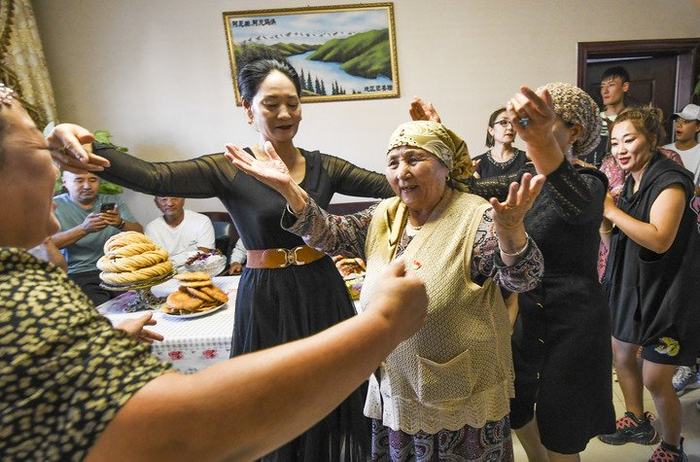 "传奇妈妈"阿尼帕|新疆|阿尼帕|阿比_新浪新闻