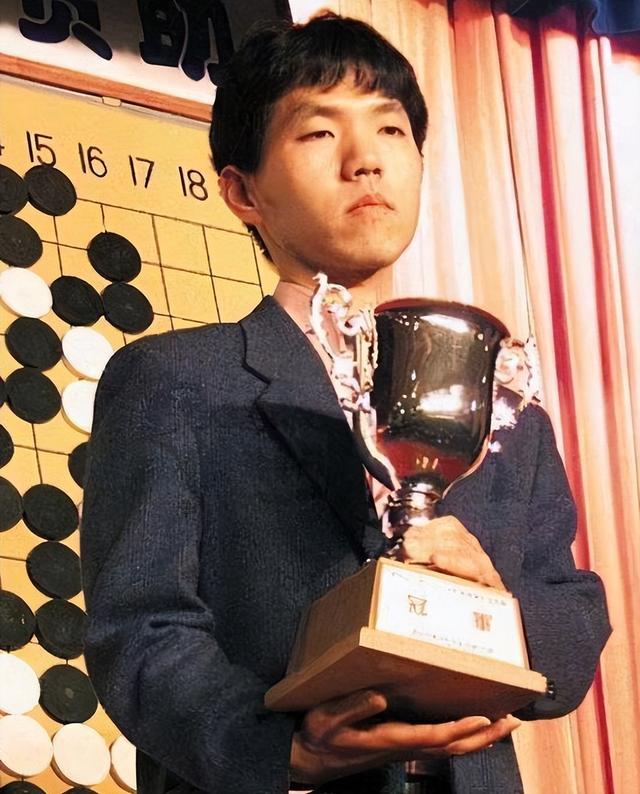 柯潔九段,打算效仿李昌鎬向他戰勝過的棋手還債?