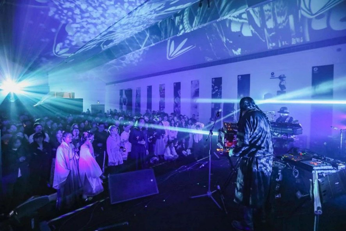 年轻人彻夜狂欢的夜游神音乐会