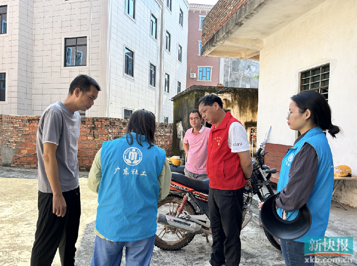 驻湛江吴川市兰石镇工作队深入走访脱贫户倾听诉求解难题