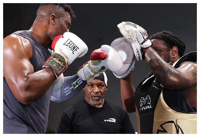 纳干诺谈与泰森·富里的比赛:我果断变换左架,表现出色|富里|比赛