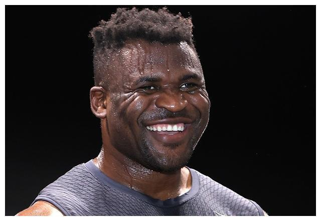 纳干诺谈与泰森·富里的比赛:我果断变换左架,表现出色|富里|比赛