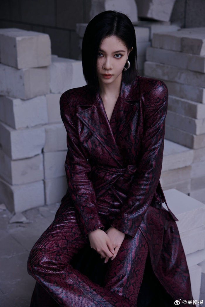 感觉宋妍霏很适合这种霸气的衣服……|宋妍霏|衣服|气质_新浪新闻