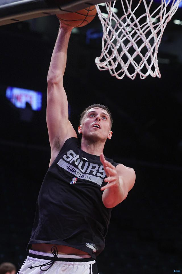 科林斯高效10中7&三分3中3得19分8板4助|科林斯|马刺|nba常规赛_新浪