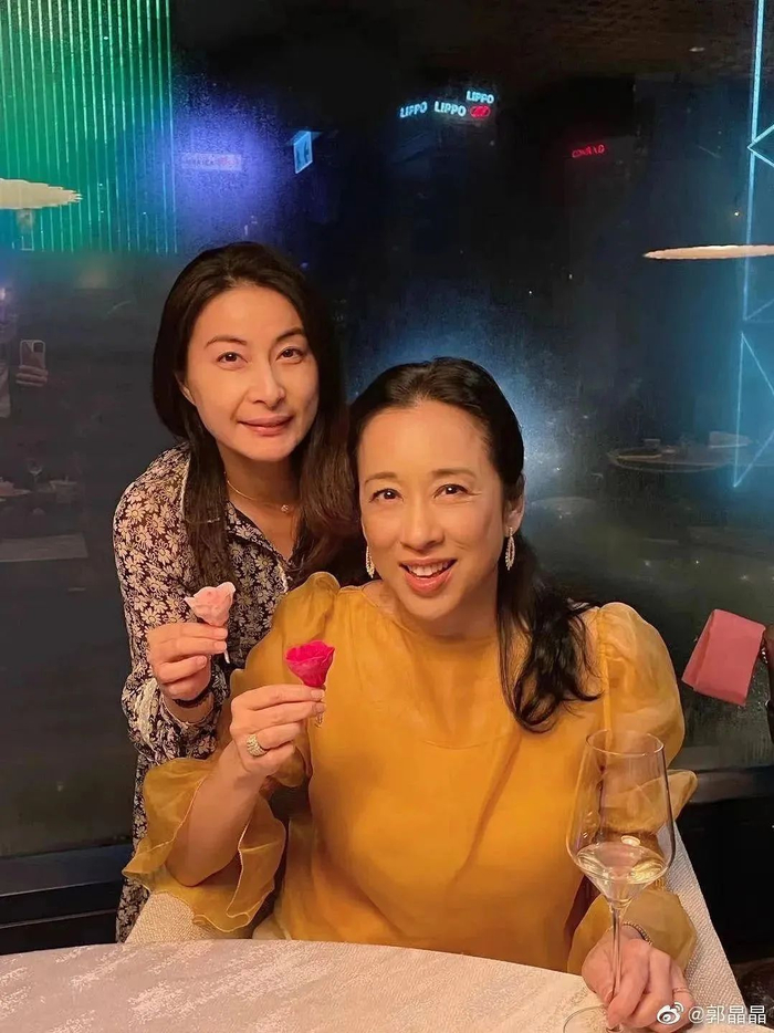 郭晶晶与婆婆朱玲玲